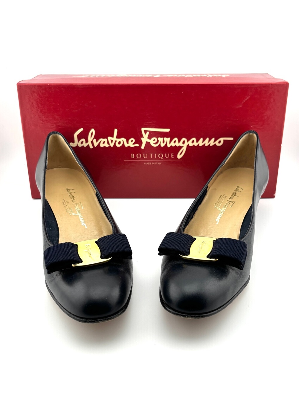 Vintage Salvatore Ferragamo Vara Bow Black Leather Pump Shoes Size 9 AAA